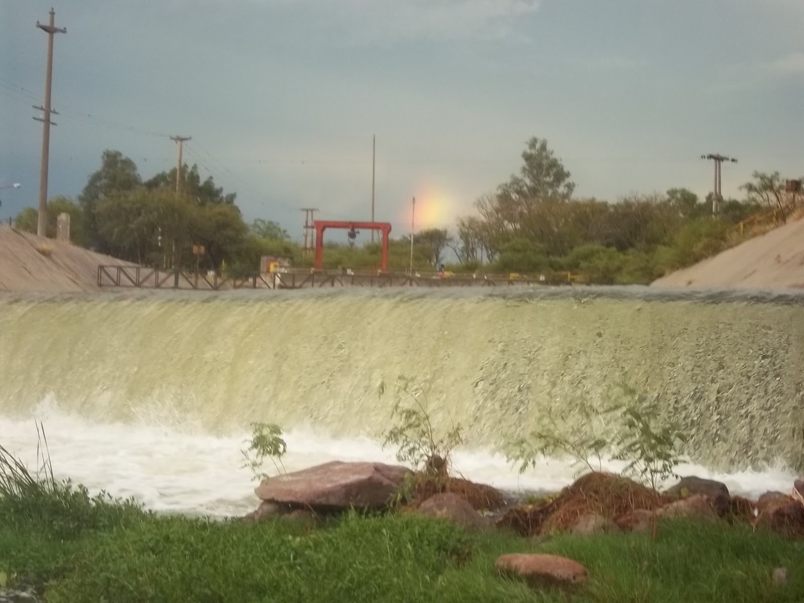 Museo Malvinas de La Banda atardecer en el dique de los quiroga