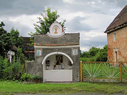 Kapliczka w Kałkowie. Kapliczka w Kałkowie.