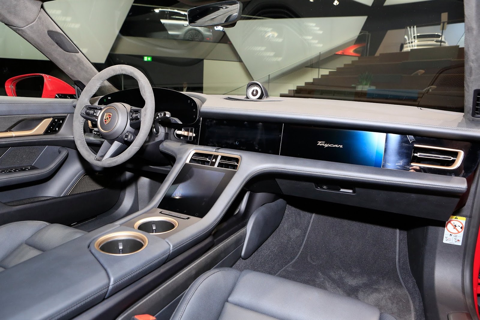 Porsche Taycan 2020 салон