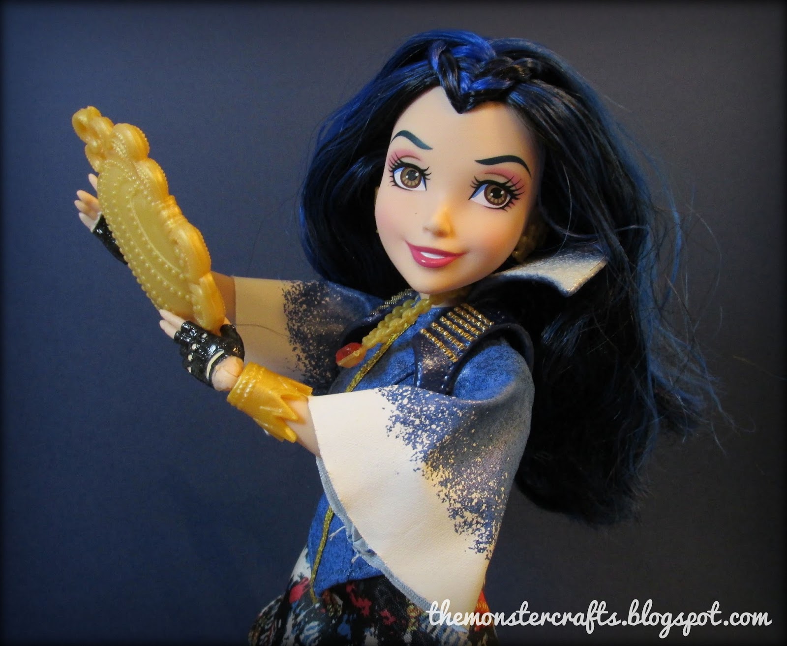 Doll Review: Disney Descendants signature Evie