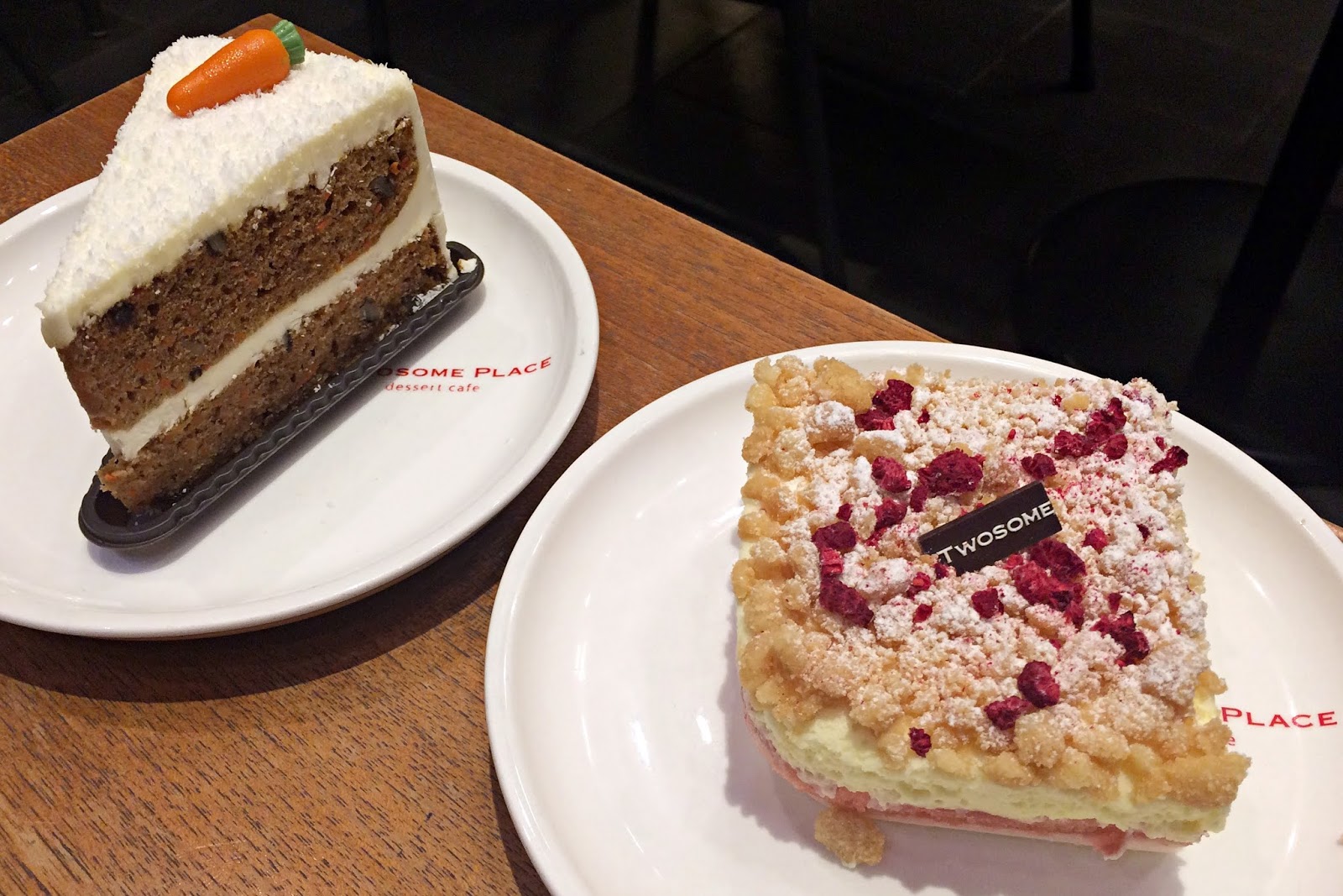 [Korea] A Twosome Place Carrot Cake and Strawberry Rare Cheesecake