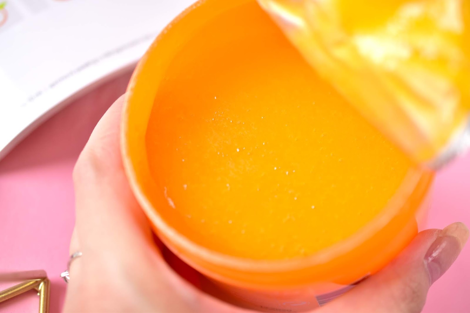 Ziaja Sprchový peeling pomarančové maslo