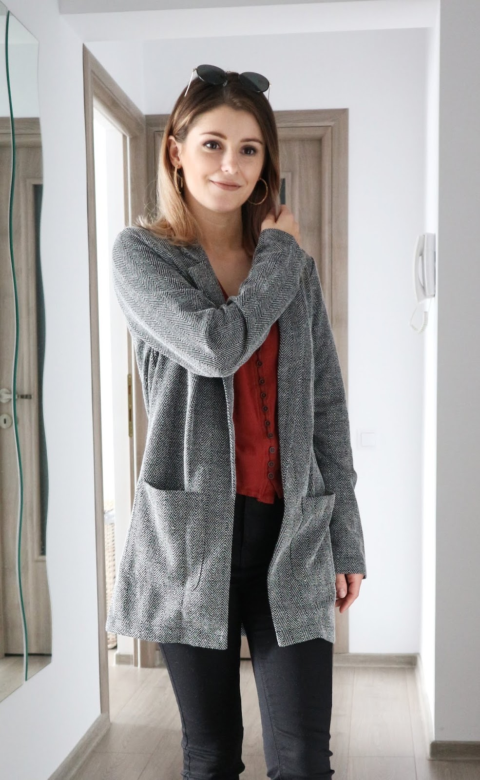 textured blazer and hoop earrings outfit