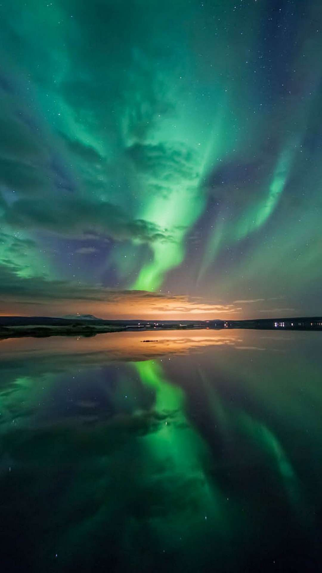 Beautiful Northern Lights iphone Wallpaper