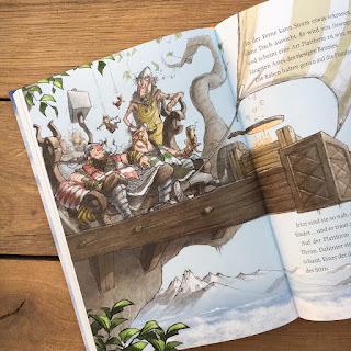 „Storm und die Fußballgötter“ von Jan Birck, Carlsen Verlag, Vorlesebuch ab 6 Jahren, Rezension auf Kinderbuchblog Familienbuecherei