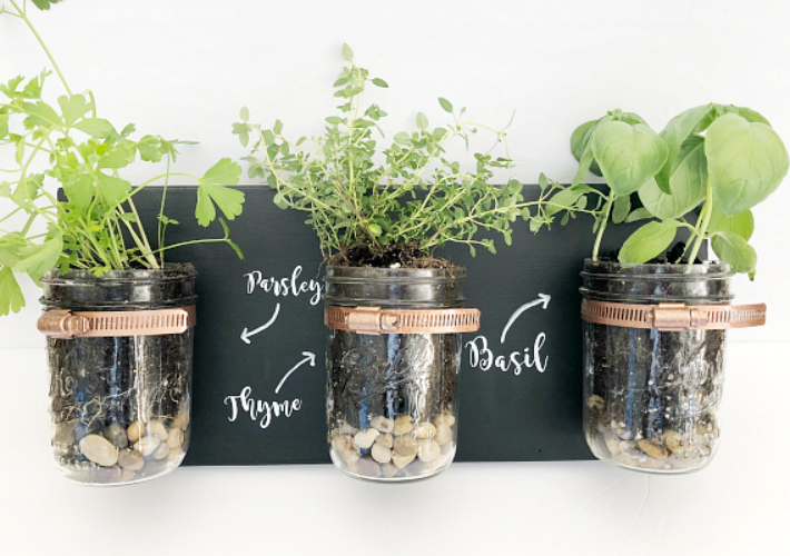 https://www.lemonslavenderandlaundry.com/diy-mason-jar-planter/