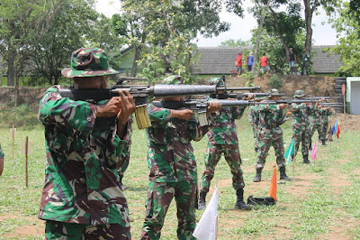 PRAJURIT KODIM SRAGEN GEMBLENG MENEMBAK DI KURUSETRA