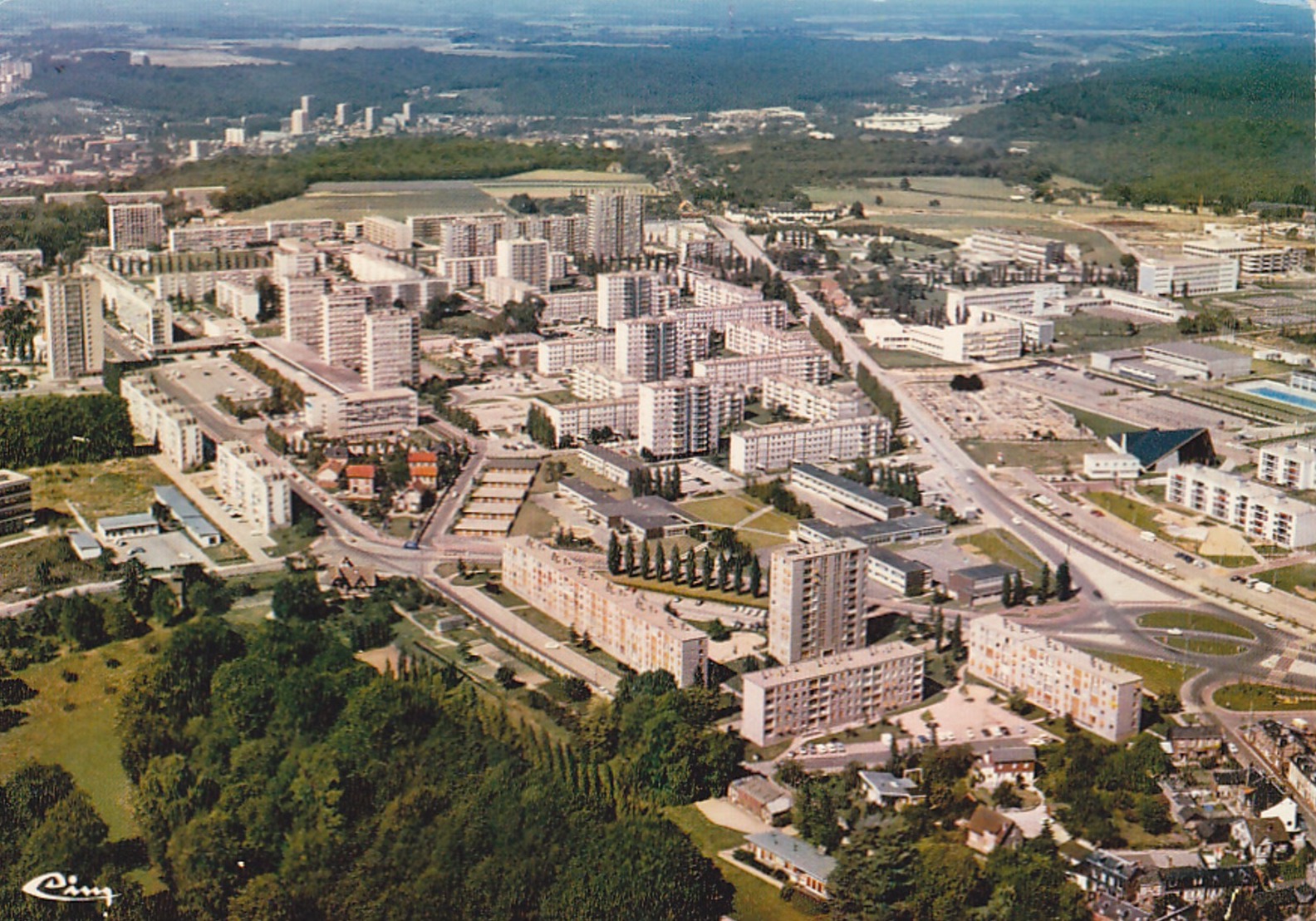 Un Paysage Moderne MONT SAINT AIGNAN Centre Commercial Résidence du