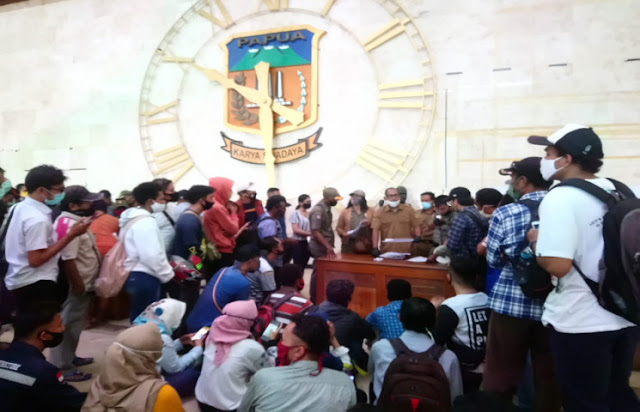 Muhammad Musaad Ungkap Warga ber-KTP Papua Kini Tak Perlu Urus SPKM Muhammad Musaad Ungkap Warga ber-KTP Papua Kini Tak Perlu Urus SPKM
