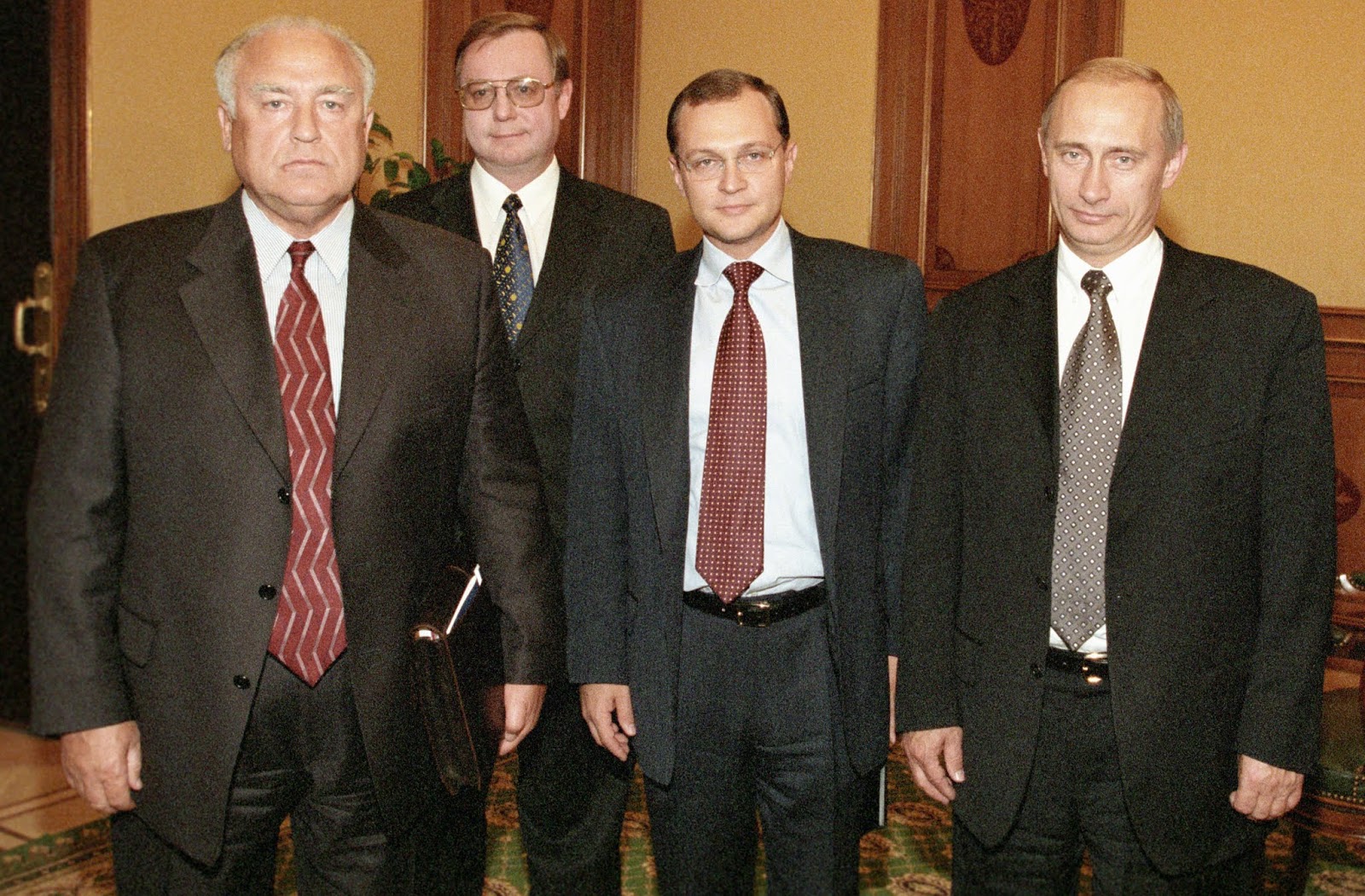 Премьер министр 1990. Премьер министр Степашин в 1999 году. Кириенко Черномырдин Степашин Ельцин.