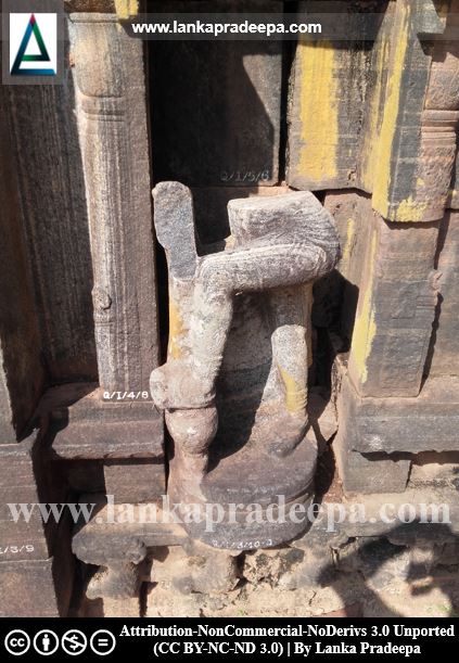 Broken sculptures, Polonnaruwa Siva Devale No. 1