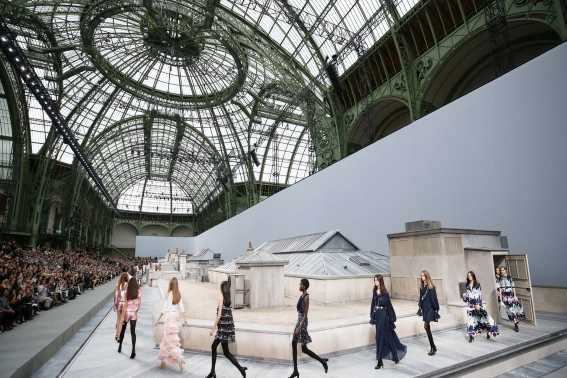Brand Terbaik yang Hadir di Paris Fashion Week 2021