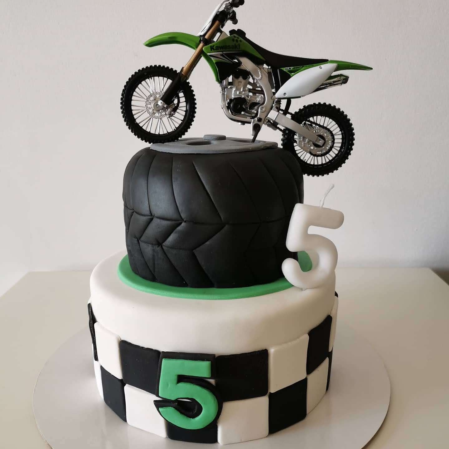 Bolo moto  Bolo lindo de aniversário, Aniversário de motocross, Bolos de  aniversário
