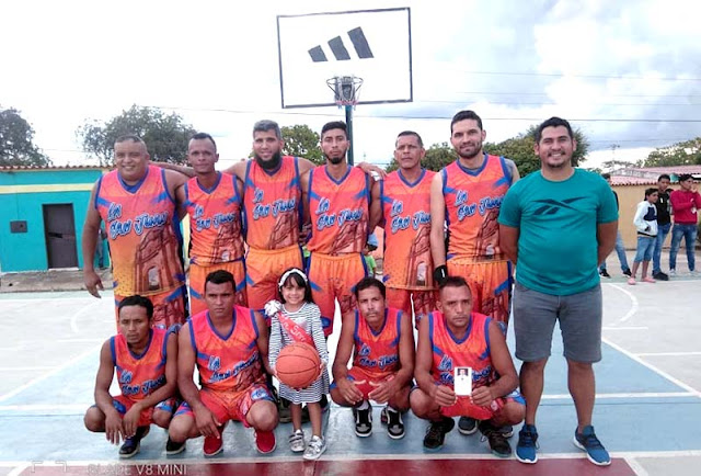 ¡A FALTA DE ALCALDE! EQUIPO DE BÁSQUET SAN JUAN RECUPERA CANCHA DEPORTIVA DE ELYABAL ¡A FALTA DE ALCALDE! EQUIPO DE BÁSQUET SAN JUAN RECUPERA CANCHA DEPORTIVA DE ELYABAL