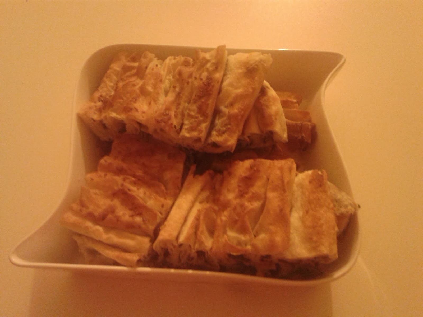 Gönül�le Her Telden HAZIR YUFKADAN ISPANAKLI KOL BÖREĞİ