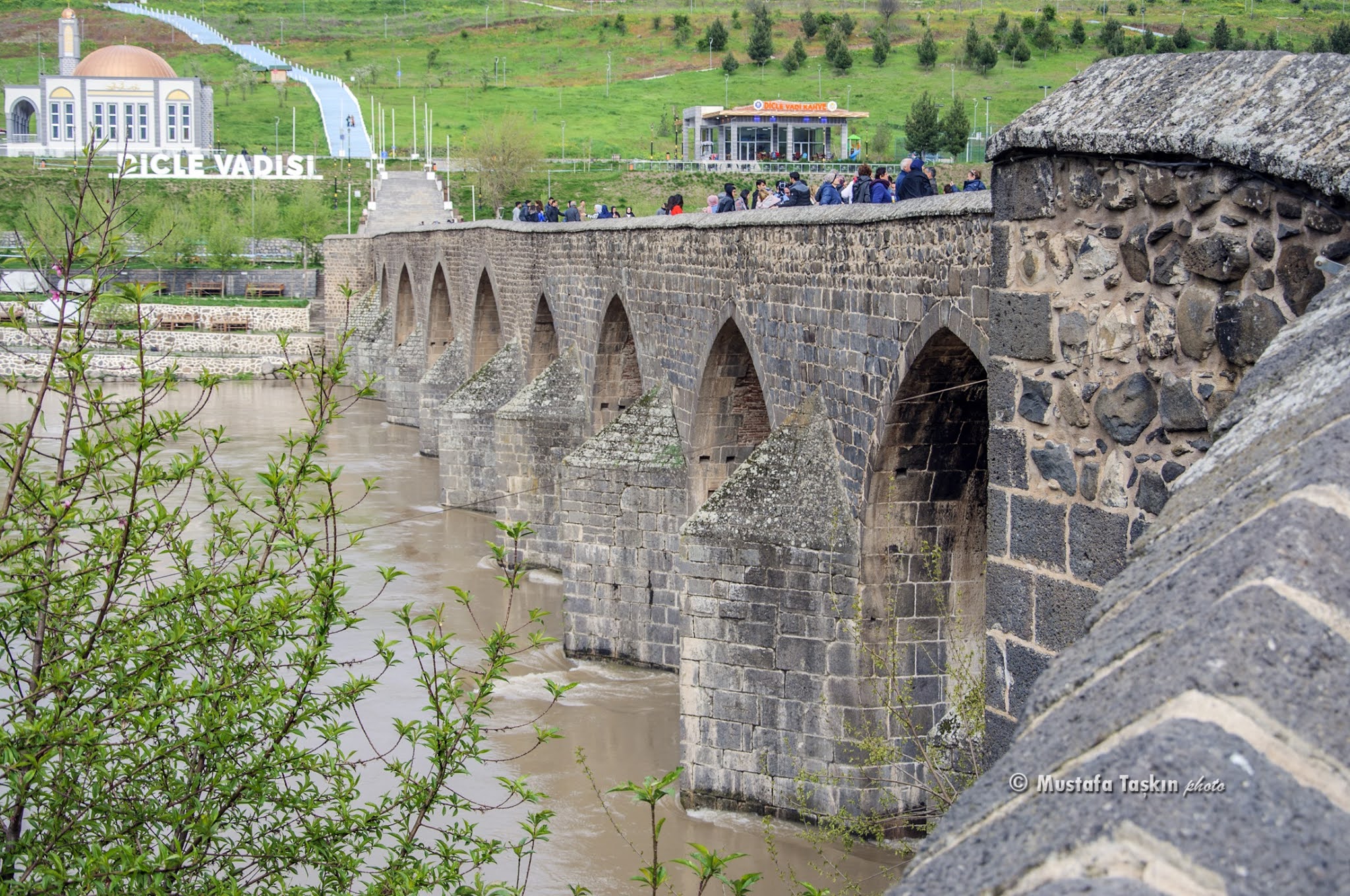 Mustafa Taşkın Fotoğrafları DİYARBAKIR� IN BİN YILLIK 10 GÖZLÜ KÖPRÜSÜ