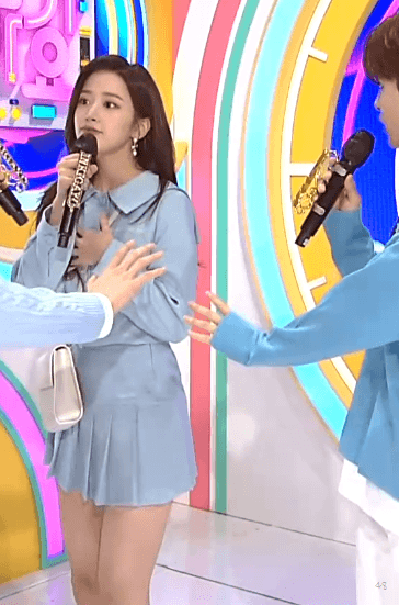 아이즈원> 인기가요 첫 MC 안유진