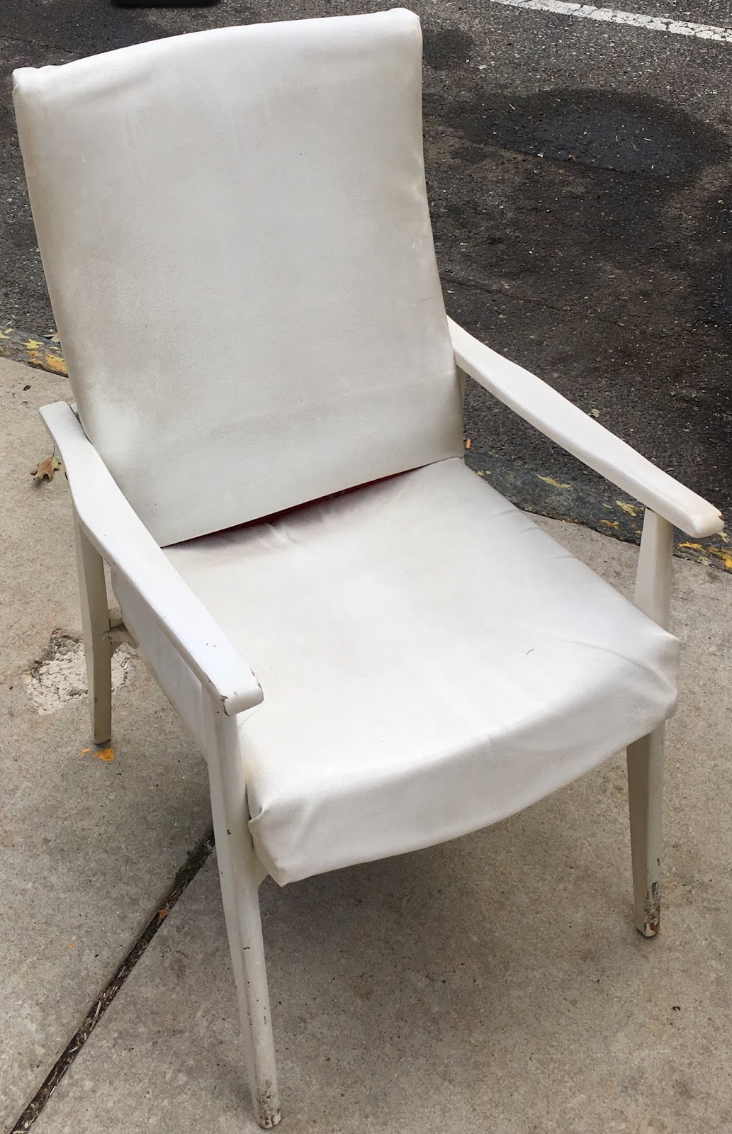 Uhuru Furniture & Collectibles 466974 White Armchair 15 SOLD