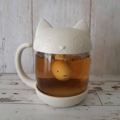 white-cat-mug