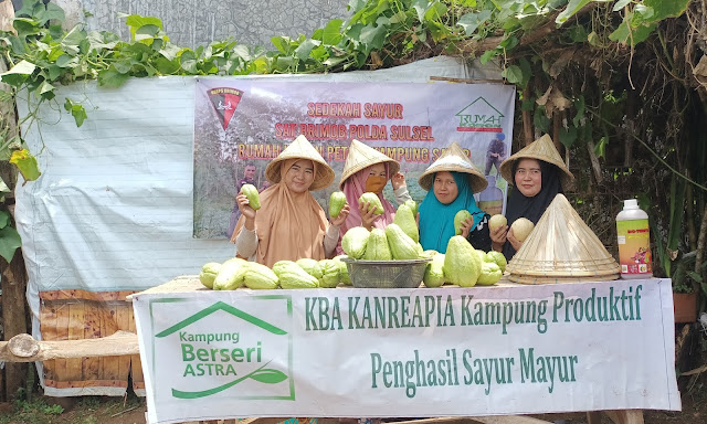 Petani KBA Kanreapia Berbagi Sayur Kepada Lima Panti Asuhan di Makassar