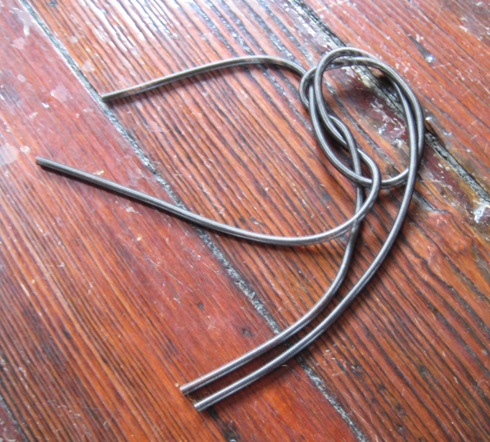 Suburban Aesthete Replacing Retaining Springs on White 1502 Double Bed