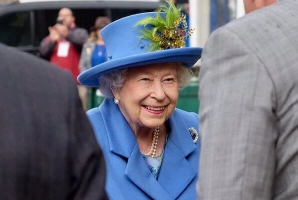 Queen Elizabeth opened the new housing development of Haig Housing. Pearl earring and pearl necklace, diamond brooch