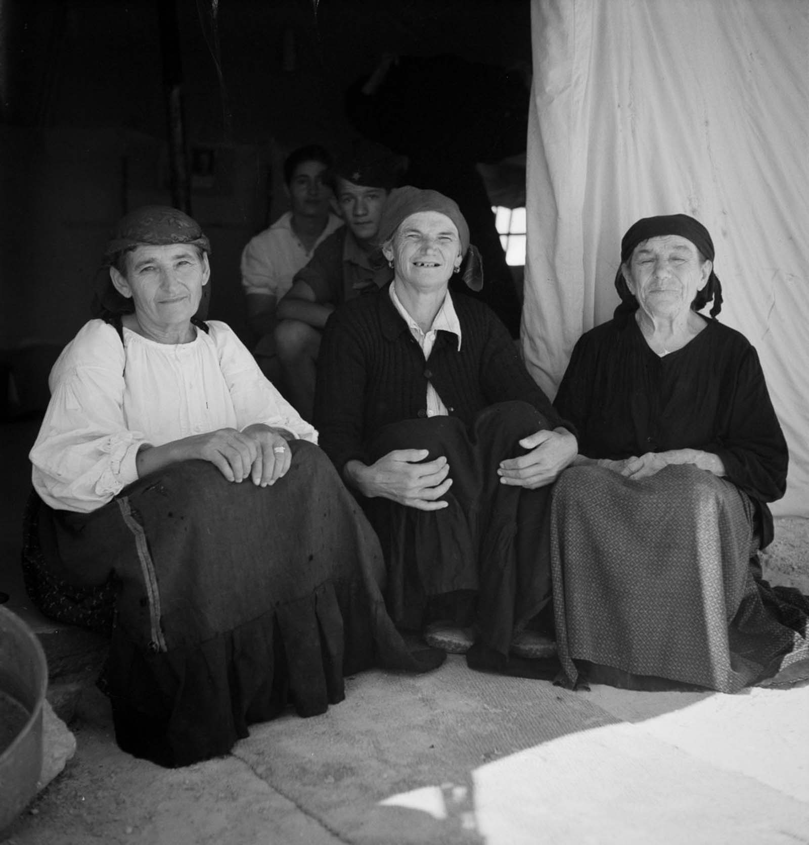 Rare photographs  When European refugees fled to Egypt  1944 - 76