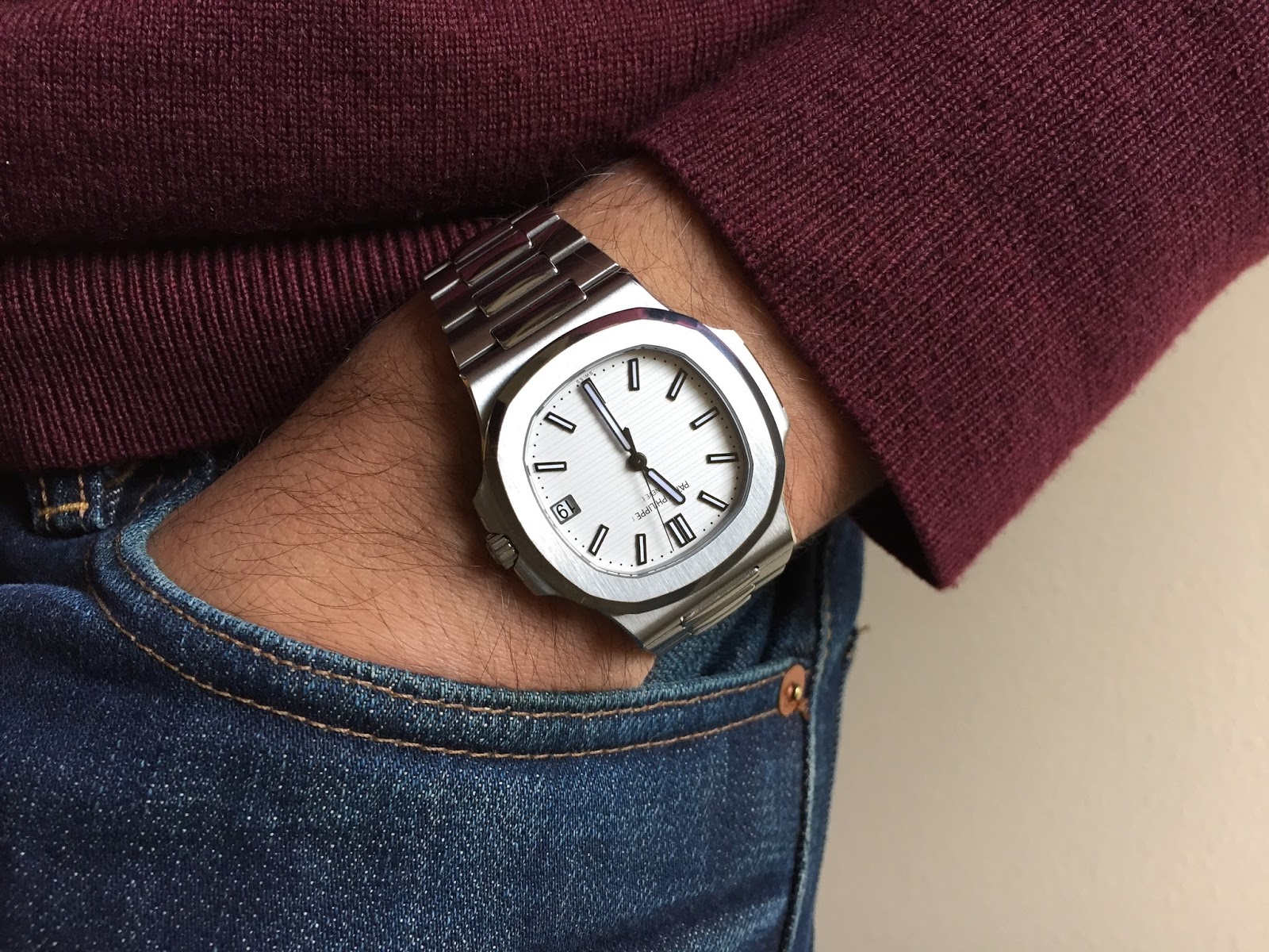 Description Replica Patek Philippe Nautilus White Dial Watch 5711 1a 011