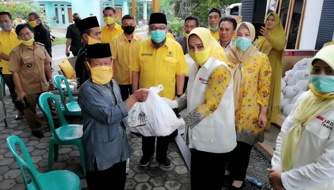 Ketua IIPG Lampung Riana Sari Arinal Beri Bantuan Sembako kepada Masyarakat Lampung Selatan