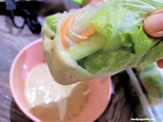 Vietnamese salad rolls with sesame veggie mayo dipping sauce