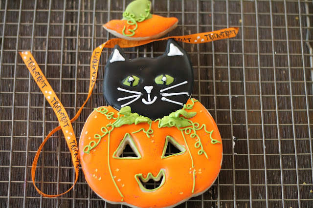 Cat in a pumpkin, cat in a pumpkin cookie, Candy shaped decorated cookies, candy cookies, candy wrapper cookies, Gingerbread haunted house cookie