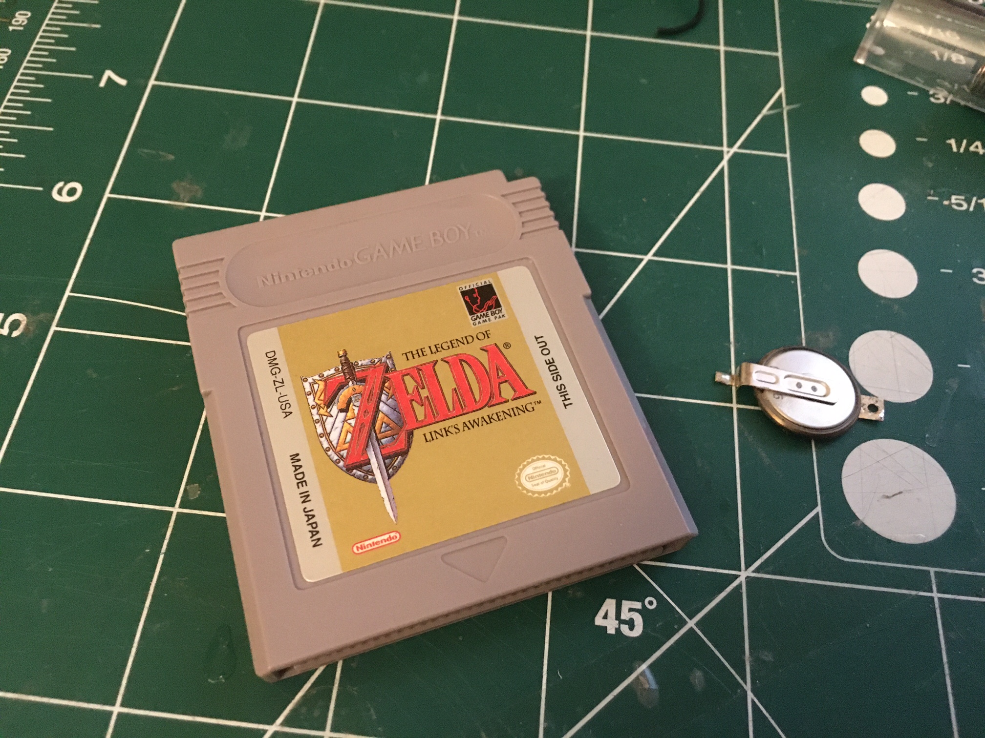 Replacing the battery in a Game Boy cartridge (yes, it CAN be done!) The Knight Shift