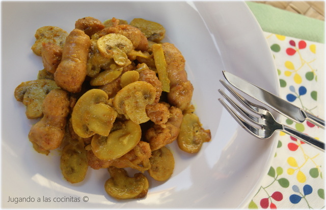  Salchichas frescas de pollo al curry con champiñones 