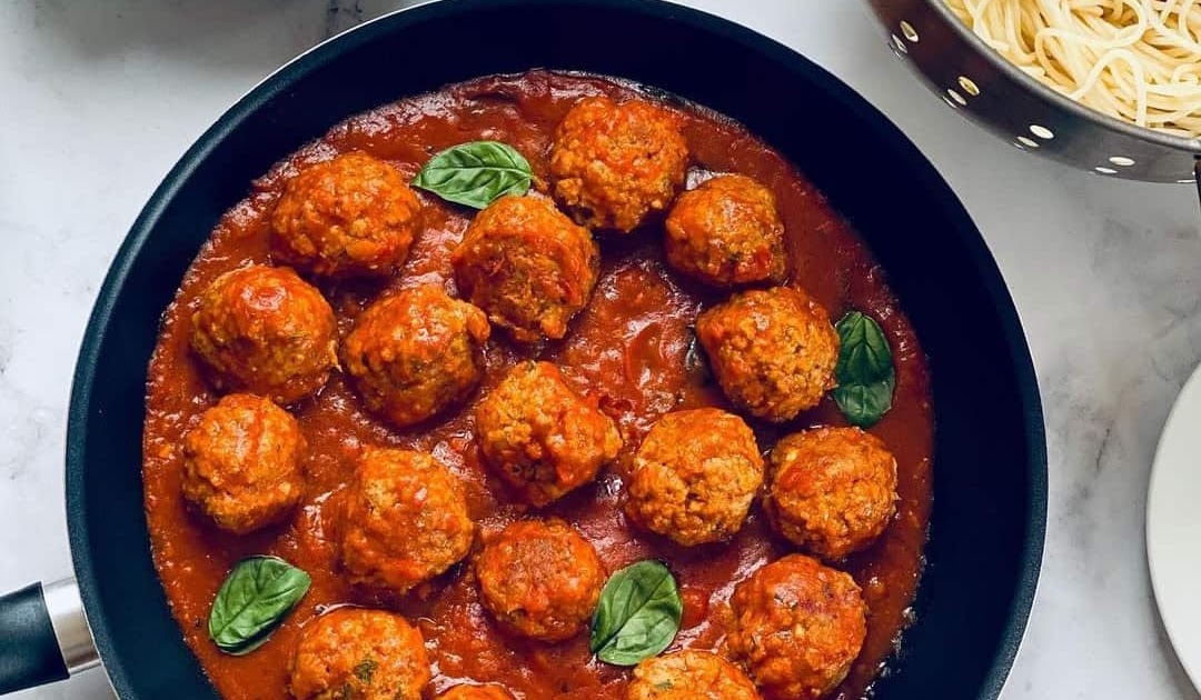 MEATBALLS IN BOLOGNESE SAUCE