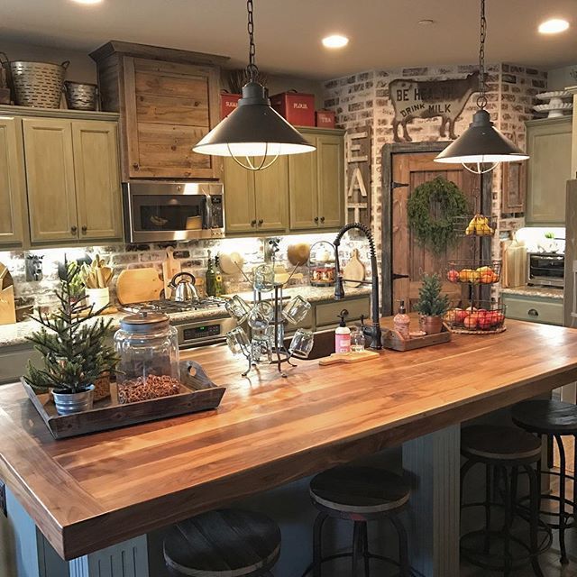 30+ Farmhouse Kitchen with New England Fieldstone Accent Wall