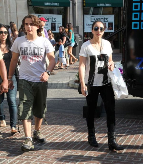 Blanket Jackson Forever Prince y su novia Remi dan un paseo en el