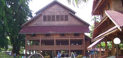 Contained in Sulawesi: Custom Home from Sulawesi Provinces