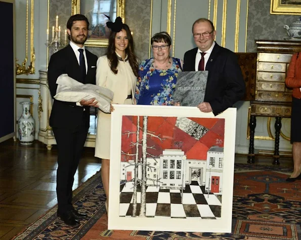 Prince Carl Philip and Sofia Hellqvist held a private reception after their banns of marriage for invited guests in the presence of their parents