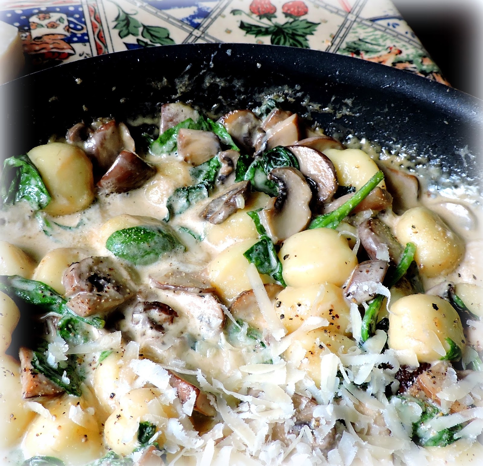 The English Kitchen Creamy Spinach & Mushroom Gnocchi