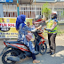 Sat Lantas Polres Bima Kota Bagi Helm Pada Pengendara Sepeda Motor: Operasi Patuh Rinjani  