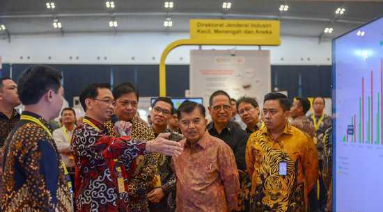 Polytron Terima Penghargaan ”Indonesia Industrial Summit 2019 dari Wapres JK