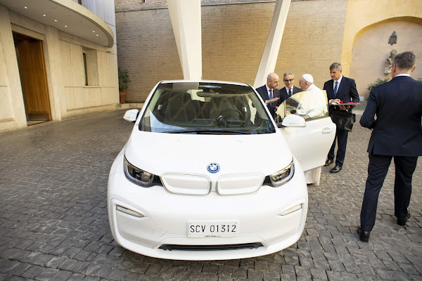 BMW doa elétrico i3 para o Papa Francisco