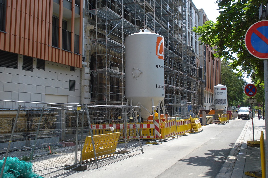 Dapema Online Ein Umstrittener Platz Mit Austauschbarer Fassade