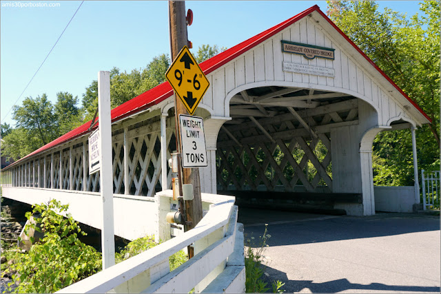Letrero con el Aviso de Multa de $5 del Ashuelot Covered Bridge en New Hampshire