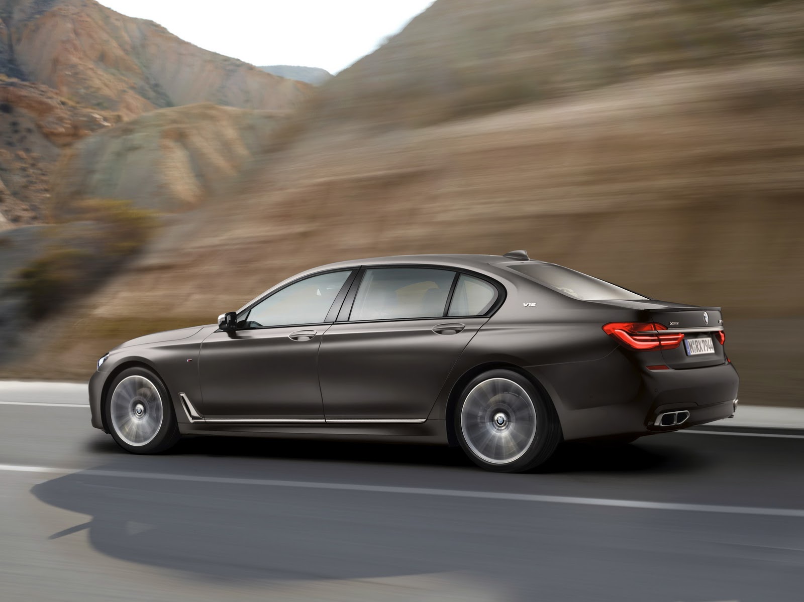 BMW M760Li xDrive 8