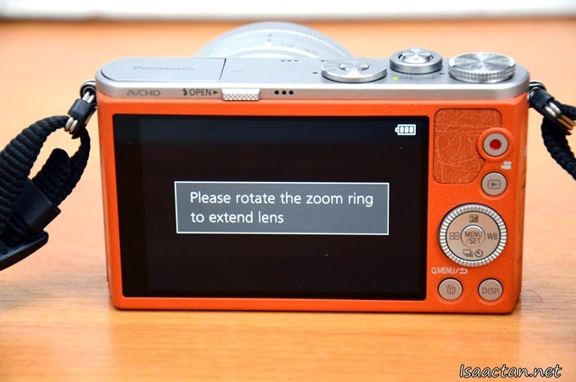 Switching on the camera itself will not engage the lens, requiring a simple twist of the barrel to extend the front portion of the lens and engage it Switching on the camera itself will not engage the lens, requiring a simple twist of the barrel to extend the front portion of the lens and engage it