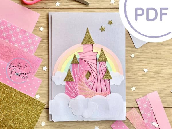 iris gevouwen kasteel wenskaart op tafel omringd door papier knutselbenodigdheden