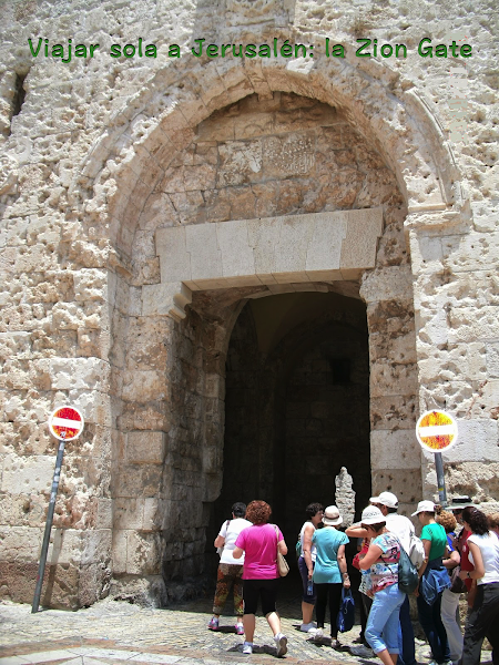 La Zion Gate en el Barrio Judío. Jerusalén