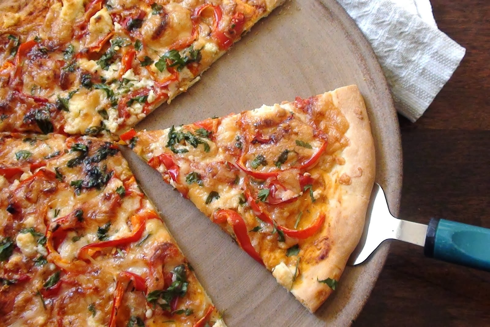 пицца с бортиками. пицца без сыра в духовке. пицца без сыра. смешанное пицца. пицца в духовке.