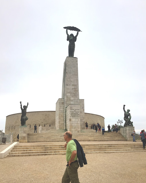 Pomnik Wolności Wzgórze Gellerta Pomnik Wolności Wzgórze Gellerta